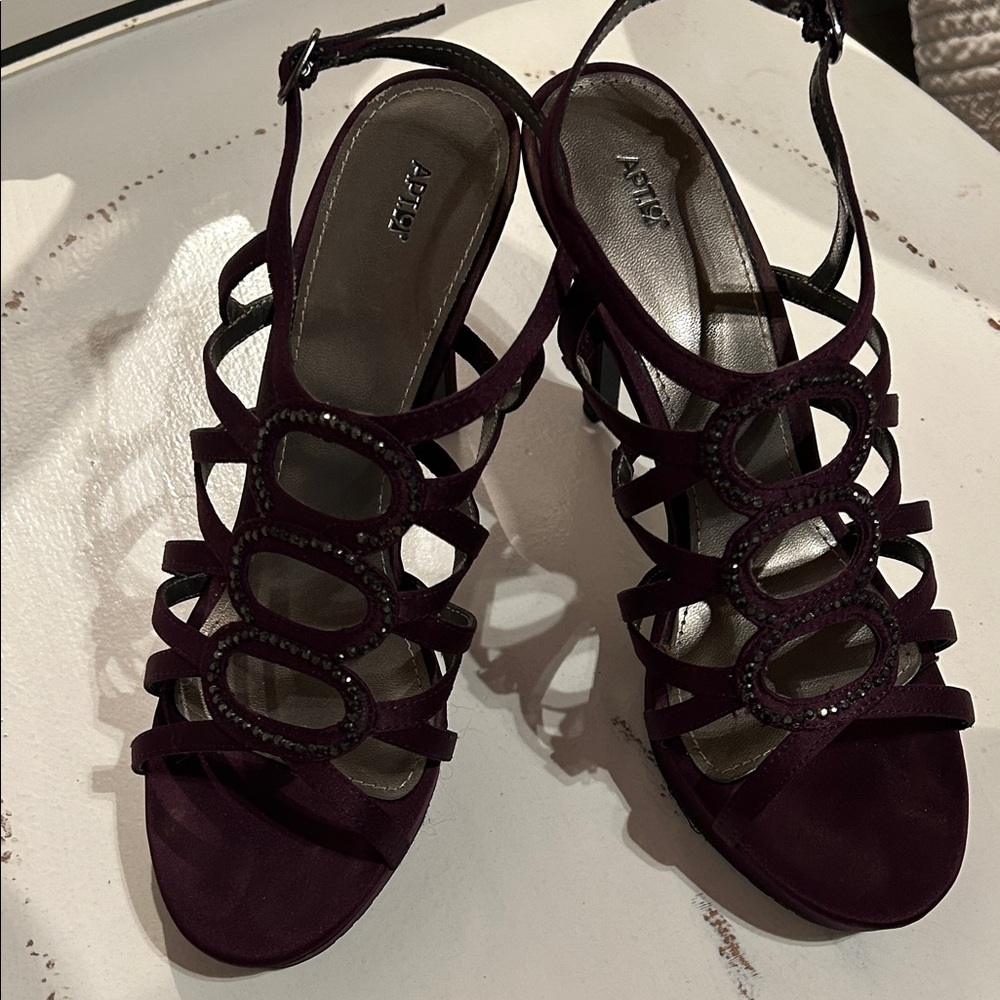 Apt. 9 Women's Elegant Purple Strappy Heels